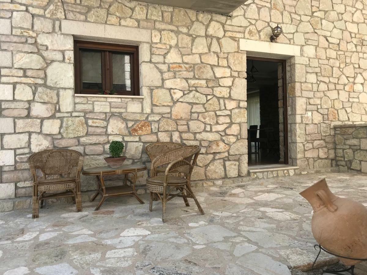 Panoraia Maisons Margariti Luaran gambar
